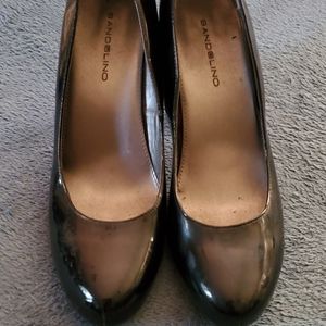 Bandolino Black Leather Pumps